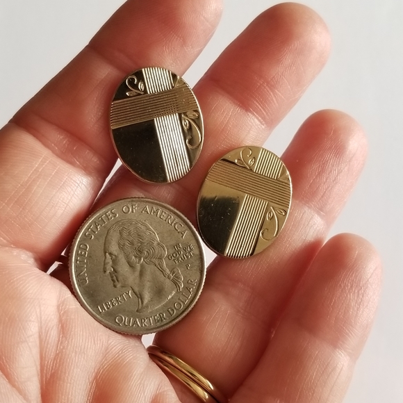 Vintage cufflinks gold tone oval etched design cuff links - Picture 9 of 10